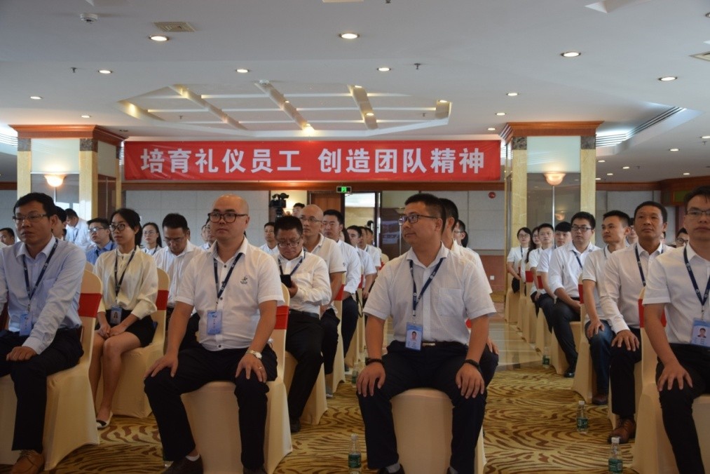 培訓(xùn)禮儀員工，創(chuàng)造團隊精神 ——港灣工程公司組織開展禮儀培訓(xùn)