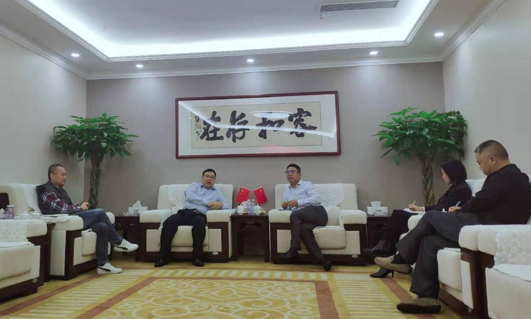 南寧產(chǎn)業(yè)投資集團領(lǐng)導(dǎo)蒞臨港創(chuàng)建材公司參觀考察