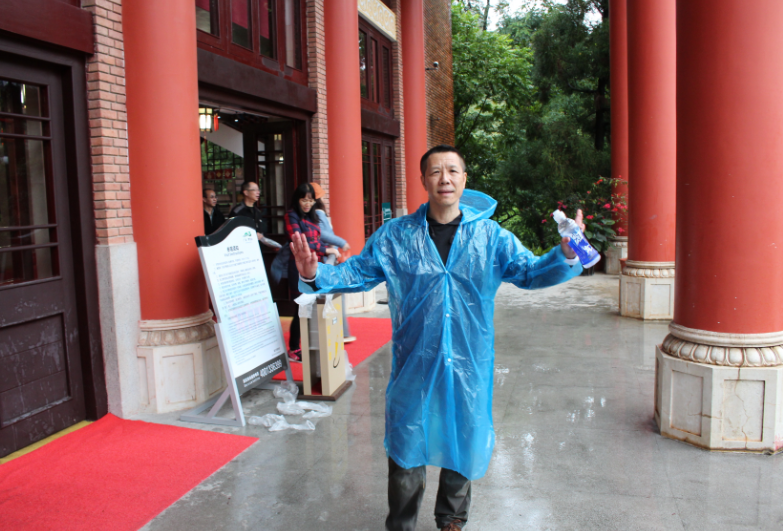 集團組織開展“我與小樹同成長”植樹節(jié)活動-